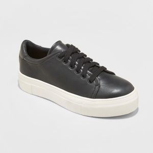 Universal Thread platform sneakers